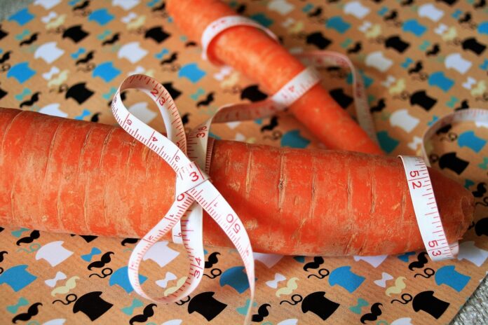 mesureing-tape-on-carrots