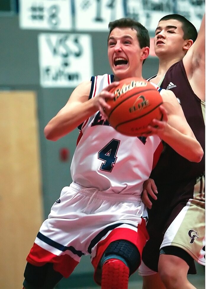 teens-praticing-basketball