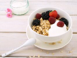 breakfast-bowl-cherries-berries